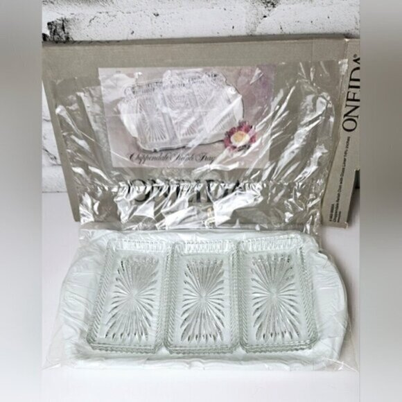 Vintage Oneida Chippendale Relish Tray – Silverplate w/ Glass Liner – New in Box - Picture 6 of 12